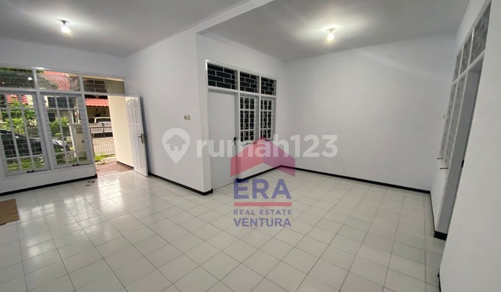 Disewakan Rumah Bersih Kondisi Siap Huni di Pbi Araya 2