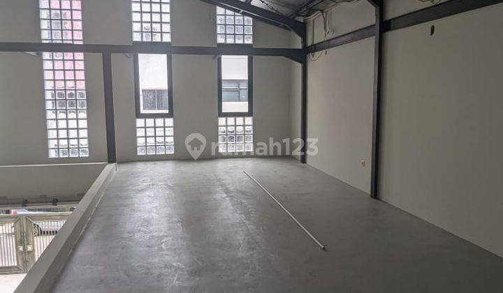 Gudang Modern Lokasi Strategis  1