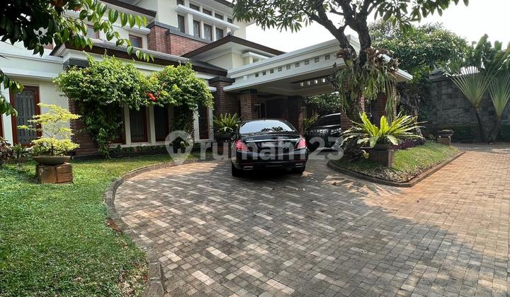 Luxury House on Jl. Minyak Duren Tiga | With Swimming Pool