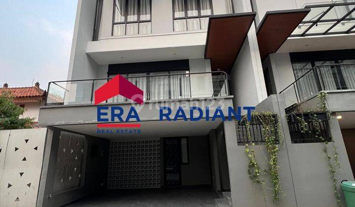 Dijual Rumah Modern 3 Lantai di Cilandak, Pasar Minggu 1