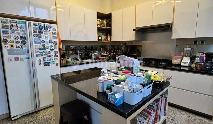 Dijual Rumah Mewah 3 Lantai dengan Rooftop di Menteng Bintaro Sektor 7, Dekat Stasiun & Pusat Bisnis. rth Dijual Rumah Mewah 3 Lantai dengan Rooftop di Menteng Bintaro Sektor 7, Dekat Stasiun & Pusat Bisnis. rth