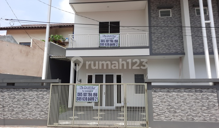 Duta Garden 2,5 lantai 7x17 hadap Timur