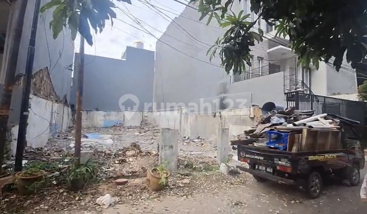 Beautiful Plot Number House in Pluit 10x20 Near Toll Road and Pluit Market