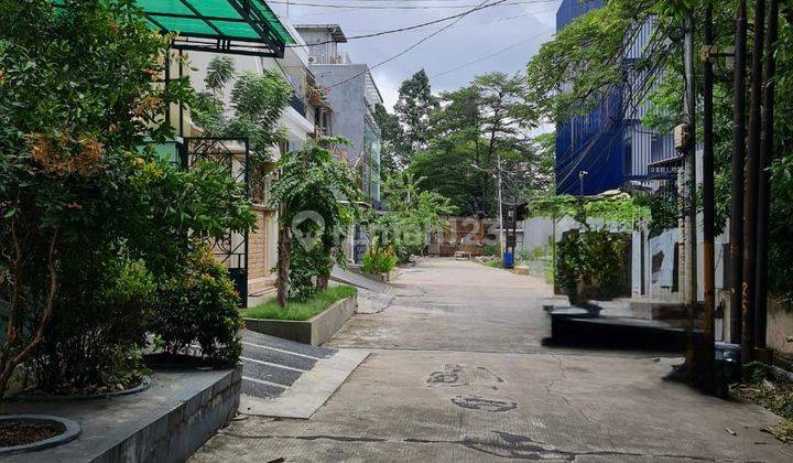 Rumah Sejuk Depan Taman 220m2 Dekat Jakarta Buah 2