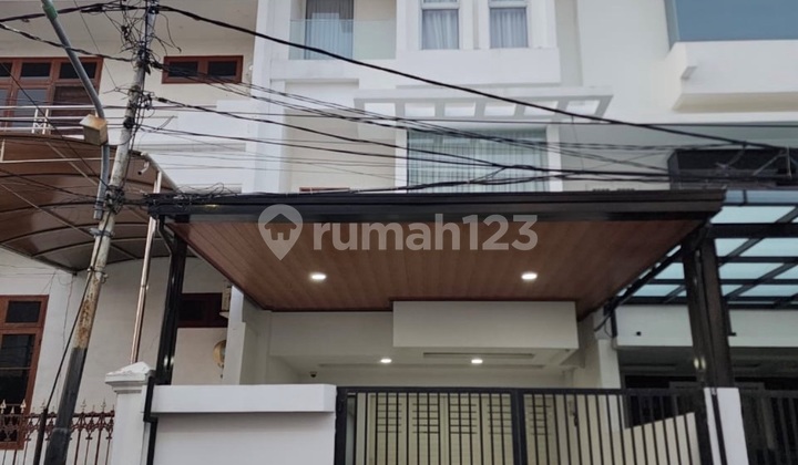 Rumah Pluit 117,5M | Garasi Luas | Dekat Sekolah, Tol, Pasar, Mall