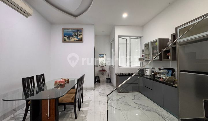 Pluit House Spacious Garage Near Toll Road and Market 2