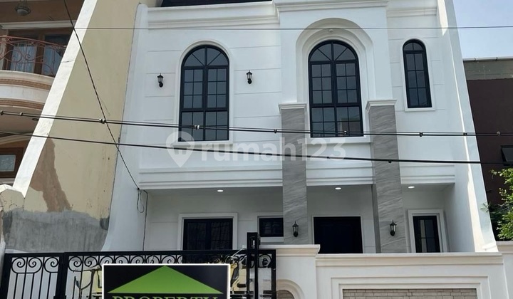 Rumah New Muara Karang | 8x17 | Utara | Modern Klasik