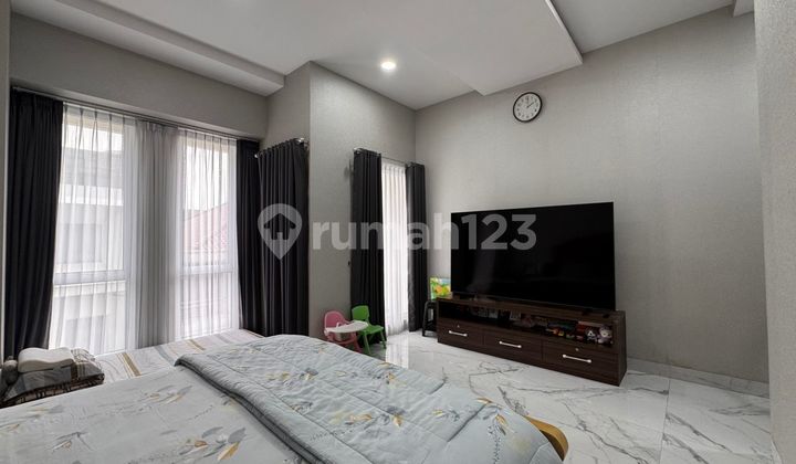 Rumah Pluit Garasi Luas Dekat Tol dan Pasar