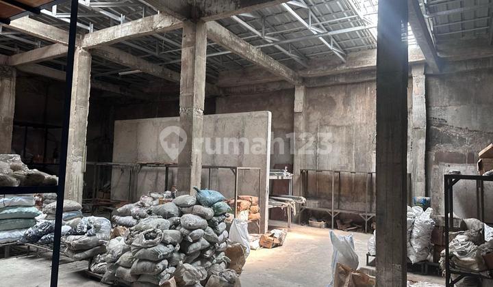 Gudang Jalan Raya 900M di Jembatan Dua Angke Dekat Pluit Gudang Jalan Raya 900M di Jembatan Dua Angke Dekat Pluit