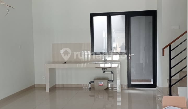 Rumah Disewa 2Lantai L7x11, Kt 4+1/Km 3+1, di Cluster MAGENTA Summarecon Bekasi  7