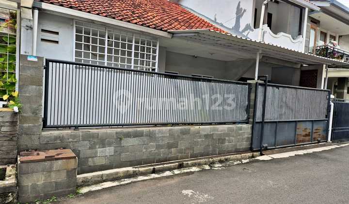Affordable Minimalist House Behind Buah Batu, Margahayu Raya, Bandung