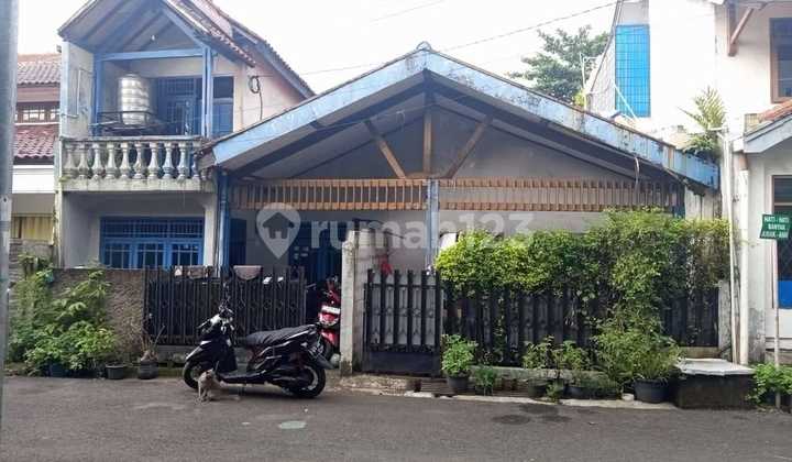 House in a Strategic Location in the Margahayu Area of Bandung 2