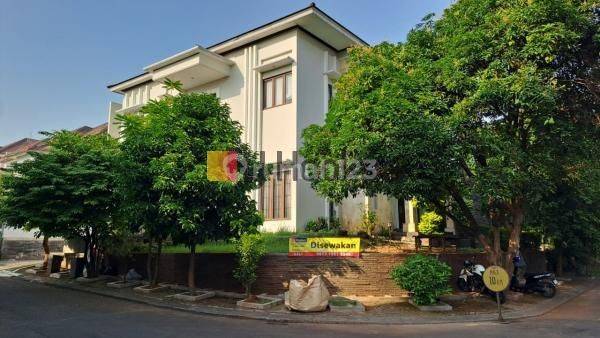 Rumah Hook Cantik di Perumahan Asri Legenda Wisata Cibubur 1