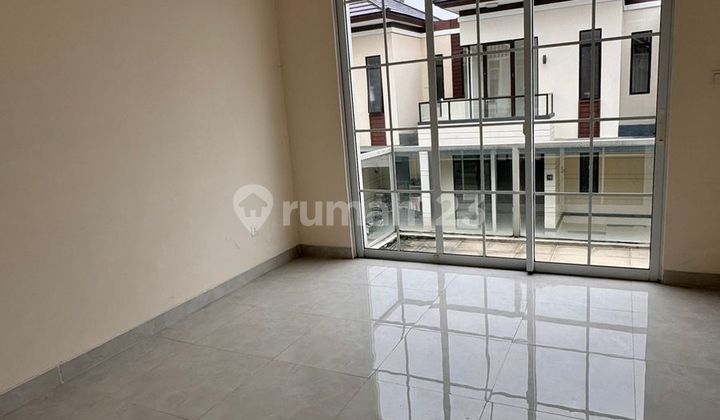 Beautiful House in Lavon Swancity Tangerang 2