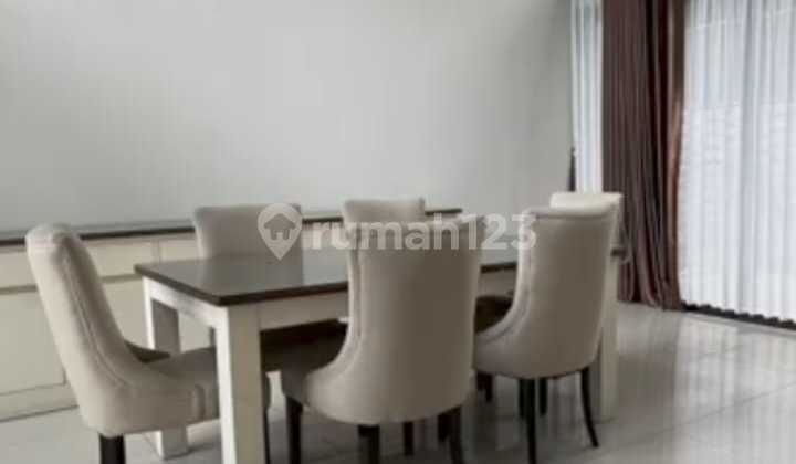 Beautiful House in De Park Cluster Brasia Bsd Tangerang 2