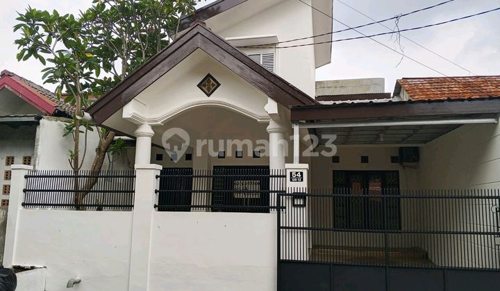 Rumah Cantik di Graha Raya Bintaro Jakarta Selatan
