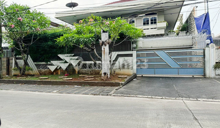 Rumah Mewah di Pluit Barat Raya, Penjaringan, Semi Furnished, 715M², 2 Lt, SHM