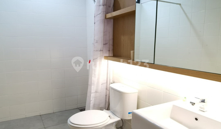 Sewa Rumah Tabebuya Bsd City, Cluster Invensihaus, Tangerang, 50 M², 2 Lt, HGB 7