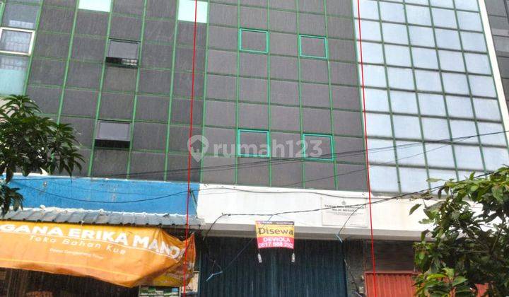 Ruko 4 lantai lokasi Strategis di Komplek Pasar Cengkareng, 240 m², dekat akses Tol 2