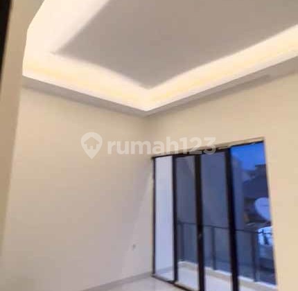 TURUN HARGA! Rumah Strategis Kondisi Baru di Kebon Jeruk – Green Ville, 2 Lantai, 3+1 Kamar, Bebas Banjir! 2