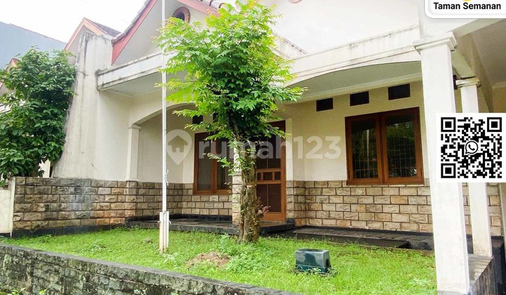 1.5-Story House in Gema Pesona Estate Depok, Area 200m², Freehold Certificate, Premium Location. 2