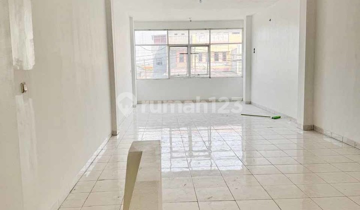 FOR SALE or FOR RENT! A 3-story shophouse in Raden Saleh Tangerang with Freehold Title, Strategically Located Near the Hospital. FOR SALE or FOR RENT! A 3-story shophouse in Raden Saleh Tangerang with Freehold Title, Strategically Located Near the Hospital.