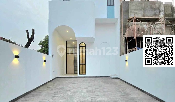 Ready to Move In, Make Your Family Feel at Home! House in North Meruya, West Jakarta, 125m.