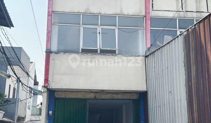 FOR SALE or FOR RENT! A 3-story shophouse in Raden Saleh Tangerang with Freehold Title, Strategically Located Near the Hospital. FOR SALE or FOR RENT! A 3-story shophouse in Raden Saleh Tangerang with Freehold Title, Strategically Located Near the Hospital.