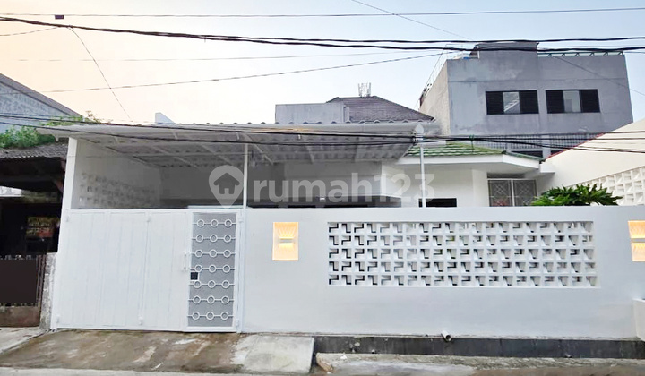 For Rent: Ready-to-Occupy House in Taman Meruya Ilir, Kebon Jeruk – 1 Floor, 3BR, Semi-Furnished, Strategic Location! For Rent: Ready-to-Occupy House in Taman Meruya Ilir, Kebon Jeruk – 1 Floor, 3BR, Semi-Furnished, Strategic Location!