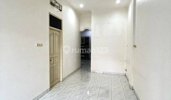 Turun Harga + Bu, Rumah 2 Lantai Bagus Semi Furnished SHM di Penjaringan, Jakarta Utara