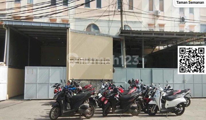 Gudang 3 Lantai dengan Lift Barang dan Chiller Freezer Di Kamal Muara, Komplek Elang Laut - 504m