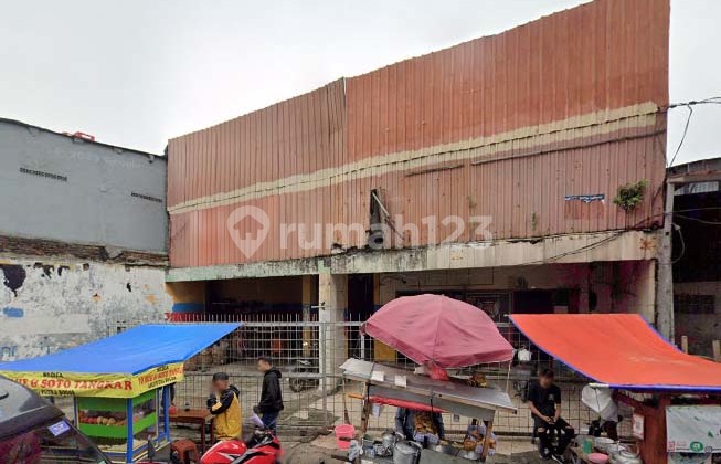 For sale: Row Shop Houses, Setiabudi, South Jakarta, Building Area 450 m², Freehold Title, Strategic Location, Suitable for Clinic/Homestay/Office. 2