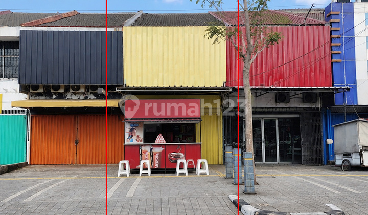 Strategic Location! For Sale: 2-Story Shophouse on Duri Kosambi Raya, Cengkareng, Building Area 200 m², Near Toll Road & KRL Station 1