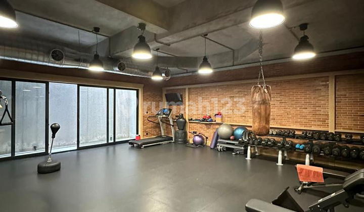 Rumah Mediterania Eropa di Bukit Golf Pondok Indah 2