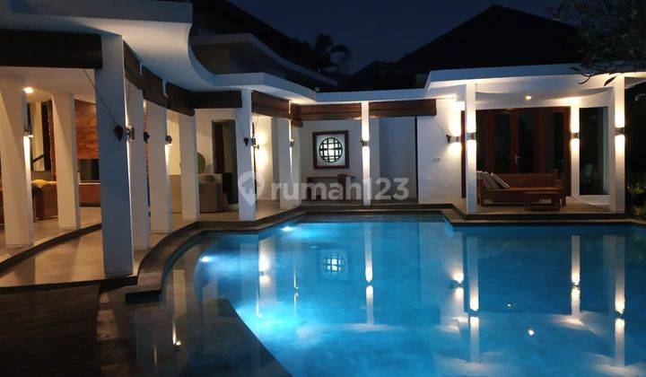 Rumah Villa Mewah Dijual di Canggu Badung Bali 1