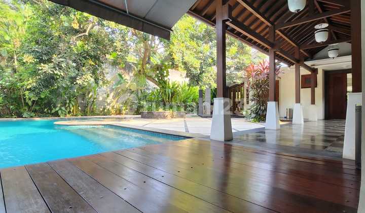 Dijual Rumah Big Yard dan Pool Cilandak Barat Jakarta Selatan 2