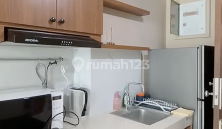 Apartemen Full Furnished 1 BR Dekat Pusat Belanja dan Akses Tol 2