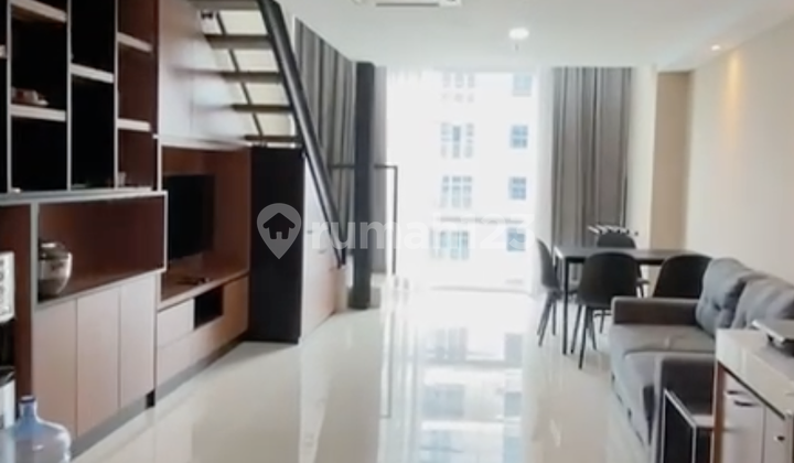 Apartemen Full Furnished 1 BR Dekat Pusat Belanja dan Akses Tol