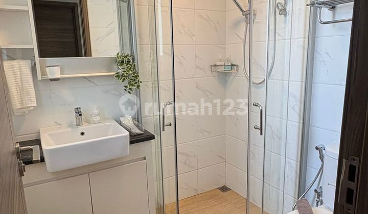 Sky House Apartment 3 BR Semi Furnished New 2