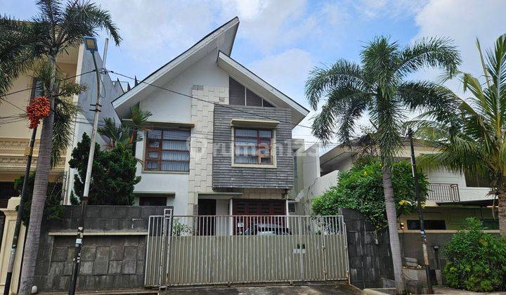 Dijual Rumah Design Bagus , Lokasi Bagus, Nyaman, Siap Masuk, 300m, Green Garden Jakarta Barat  1