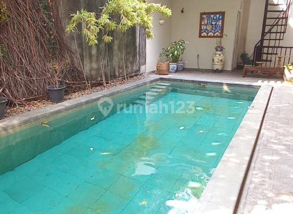 Rumah di Ancol Pasir Putih Raya ada swimming pool 1