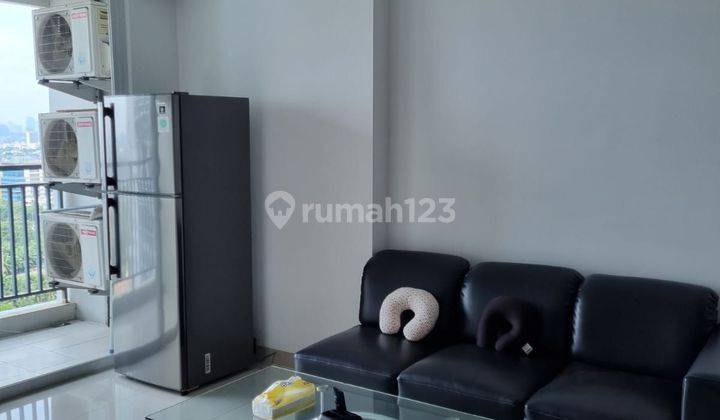 ruang tamu brand new apartemen springhill sandal