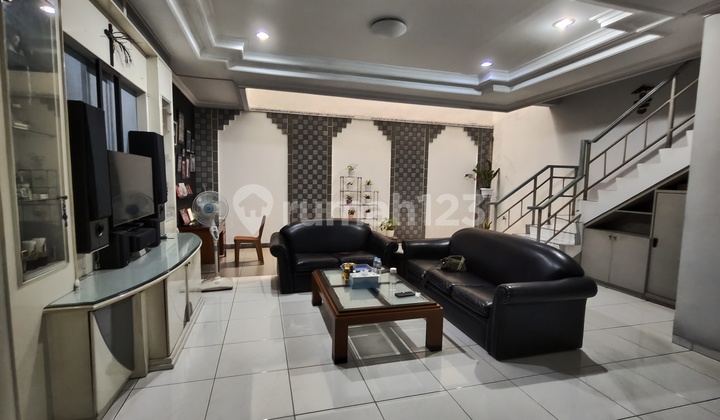 Rumah Jalan Raya could be for Business 10 X 20 Rumah Jalan Raya could be for Business 10 X 20