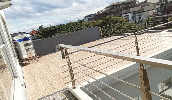 Quick sale: 3-story corner house with private swimming pool in Sutera Intan, Alam Sutera, South Tangerang. 2