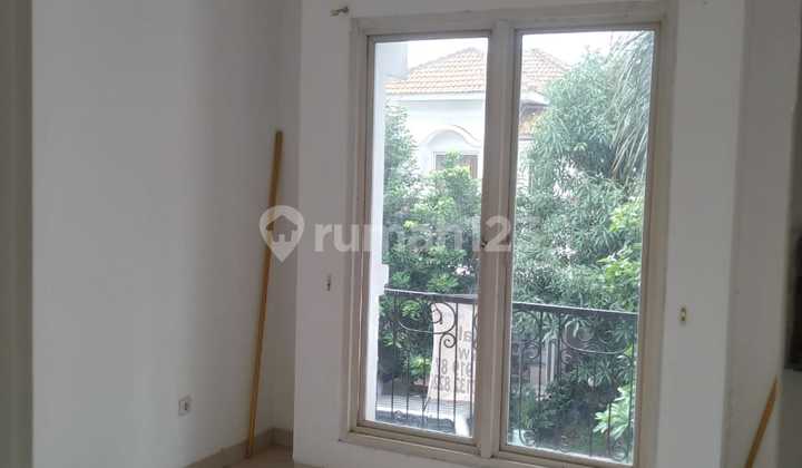 Dijual cepat Rumah bagus di Taman Crystal 2 Gading Serpong 2