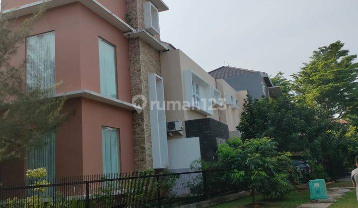 Rumah 3 Lantai Bagus Semi Furnished SHM di Jl Teratai Bsd, Tangerang 2