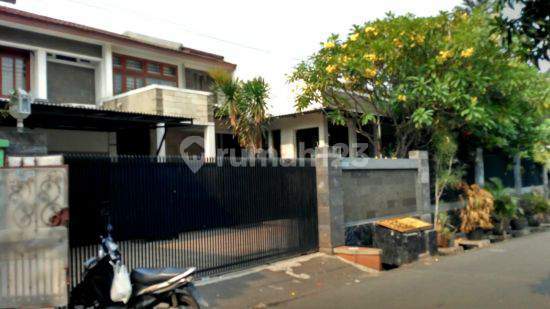 Dijual Rumah Mewah Jalan C Kebon Jeruk ,Cocok untuk Kantor atau Hunian.