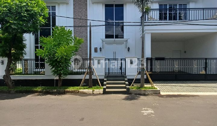 Luxury House in Rajawali Bintaro Sector 9. Luxury House in Rajawali Bintaro Sector 9.