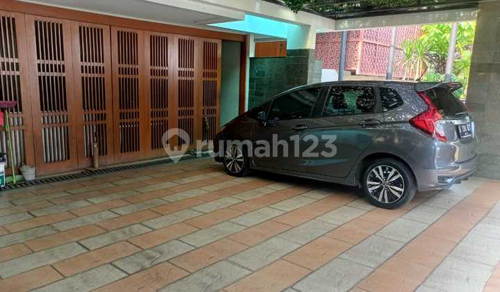 Rumah Keren Lokasi Strategis Dekat Sate Senayan Bintaro