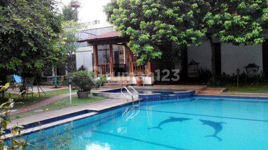 Dijual Rumah Mewah Jalan C Kebon Jeruk ,Cocok untuk Kantor atau Hunian. 2